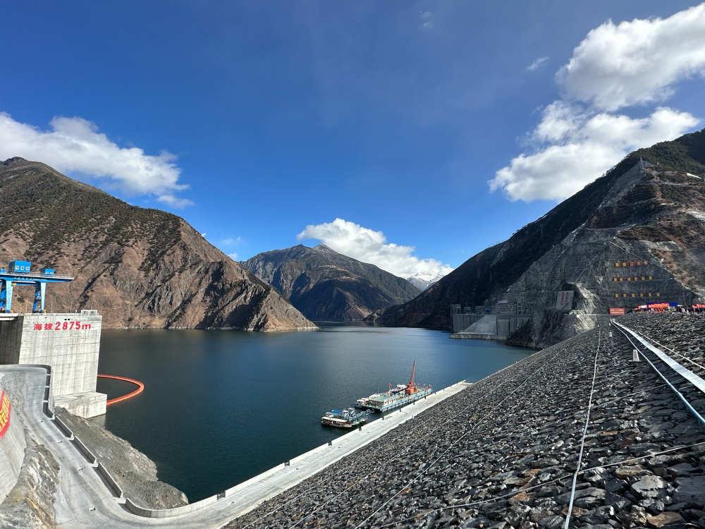 四川最大超级水库首次蓄满，追寻内心平静的旅程启幕