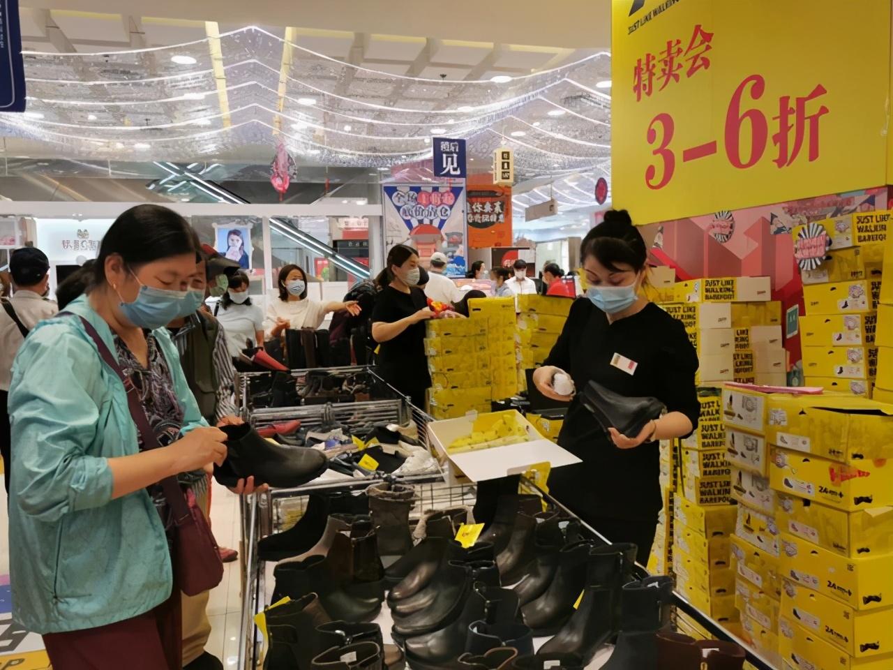 金饰价格持续上涨之际，金店遭遇闭店潮的挑战