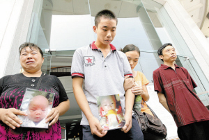 香港期期准资料大全免费_一家三口被撞身亡案司机父亲发声,数据引导计划设计_10DM60.26.57