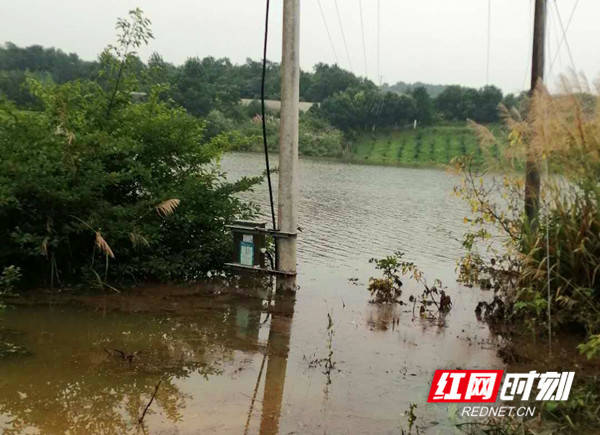 湖南湘阴大型金属物坠落事件，官方回应引发关注热议潮