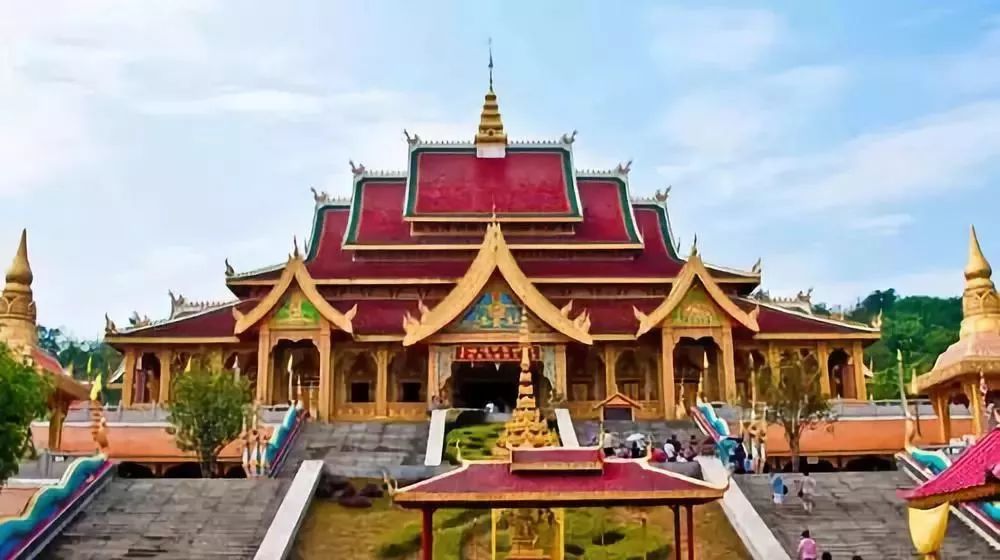 澳门天天好好彩特_智利女网红在日本神社做引体向上,详细解读定义方案_D版58.75.81