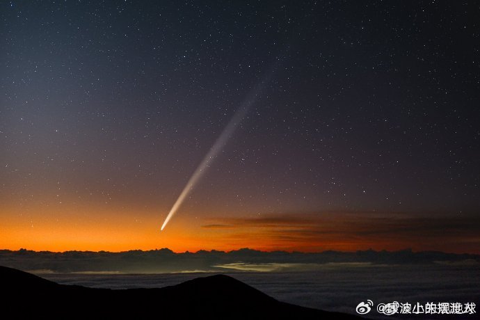 千载难逢天文奇观，彗星与日落共舞之夜