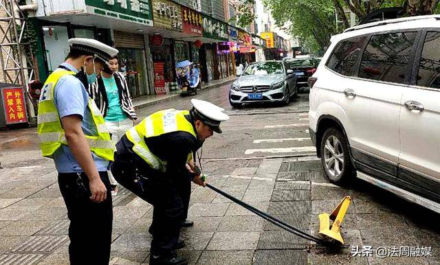 交警回应市民投诉，小学门口私自封路事件处理进展