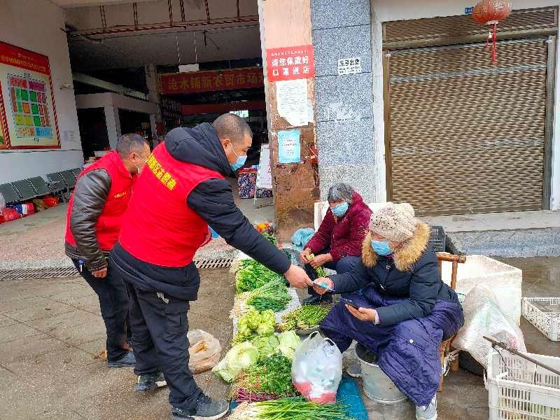 震惊！网红强迫机场志愿者摘口罩行为被拘，法律不容侵犯引发深思